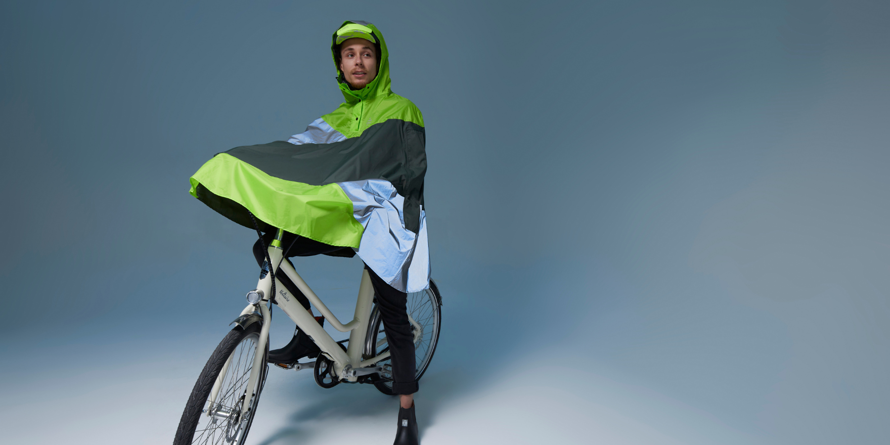 cape de pluie pour vélo passants mains