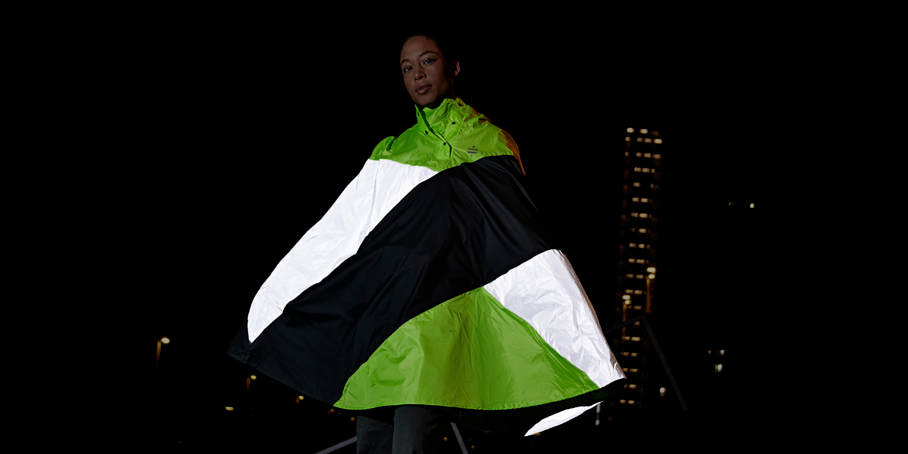 cape de pluie vert fluo réfléchissante visibilité nuit