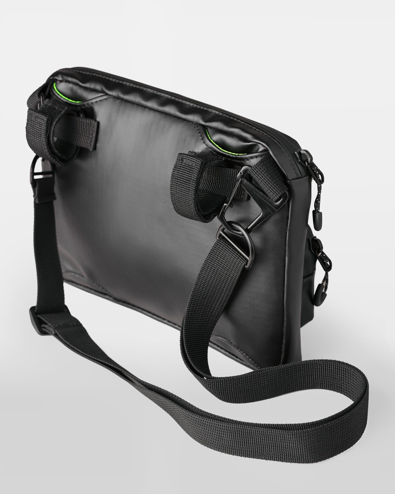 pochette sacoche cadre vélo bandoulière et attaches velcro amovibles