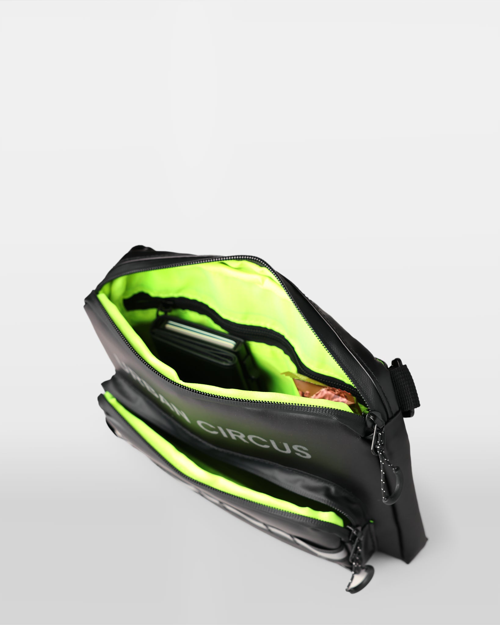 pochette sacoche cadre vélo intérieur compartimenté fluo pour essentiels portefeuille snacks ou papiers d'identité