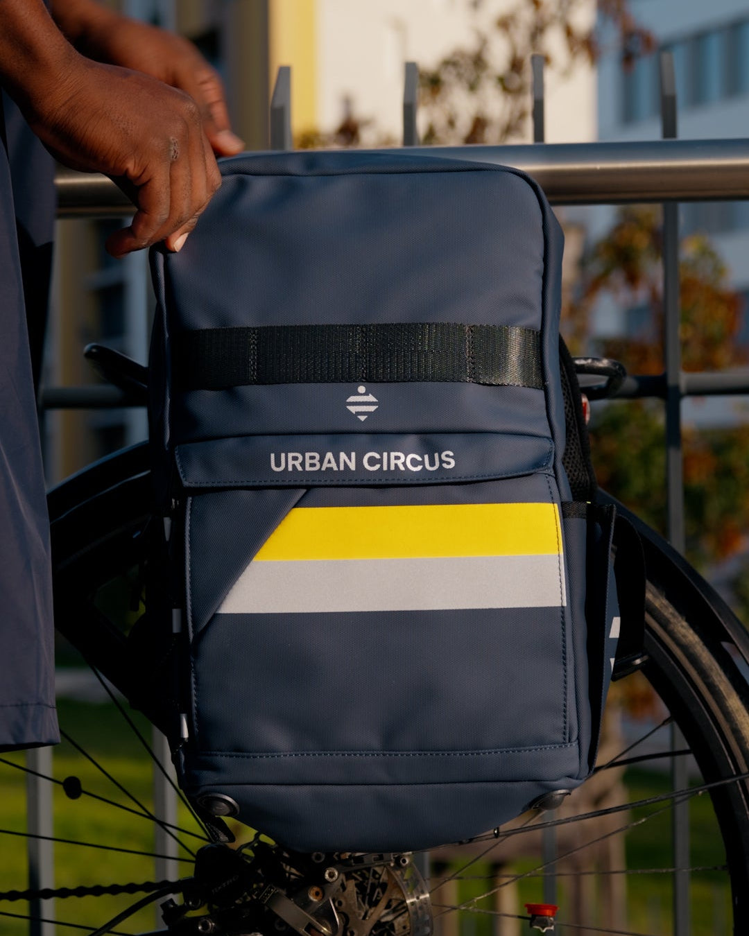 sac-à-dos sacoche porte bagage vélo imperméable bleu marine jaune