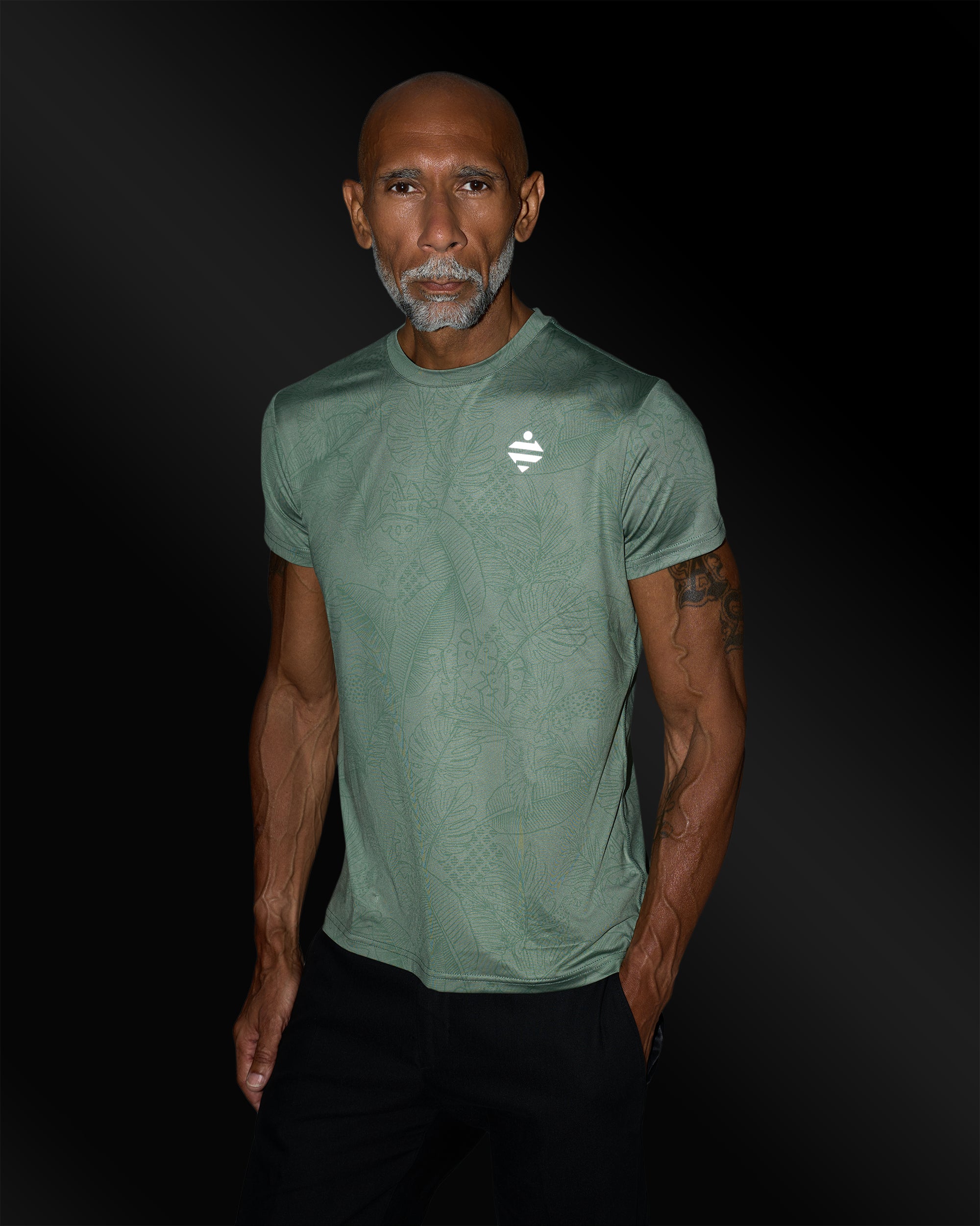 ULTRA ATMUNGSAKTIVES T-SHIRT MIT AEROTECH-MUSTER