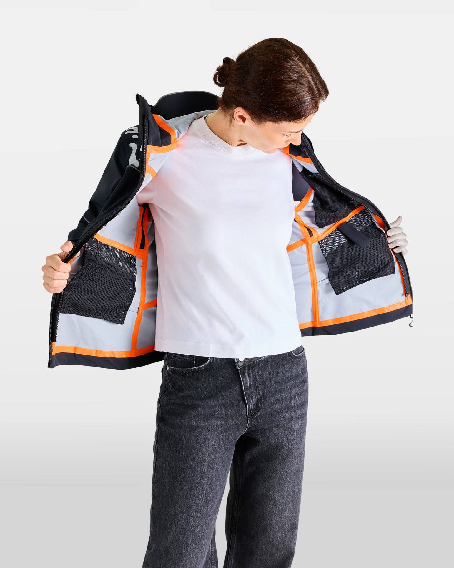 veste légère noire membrane respirante vue intérieure seamtapes orange vélo ville