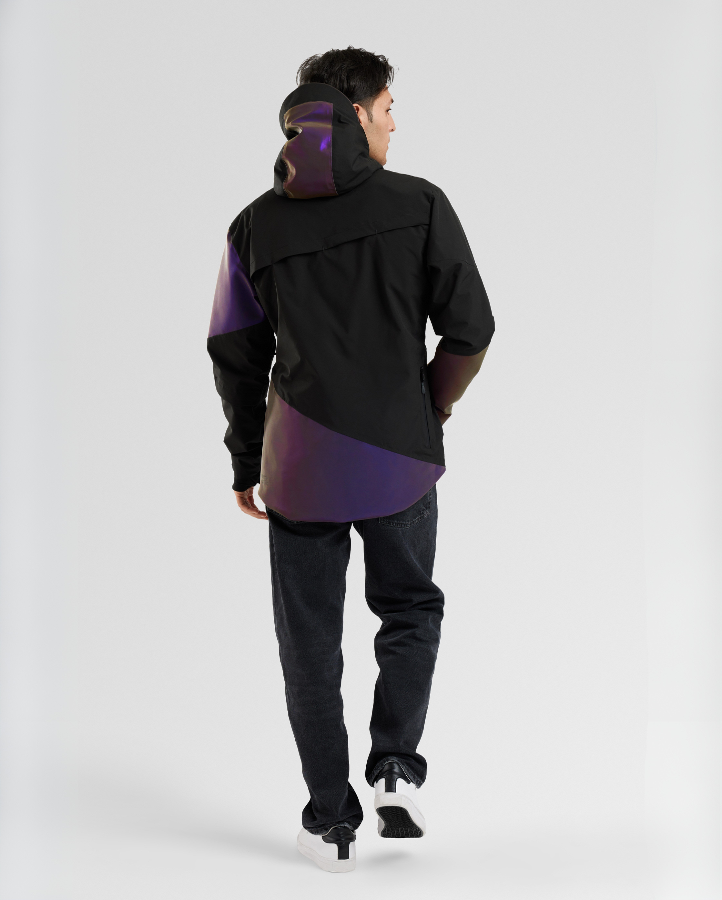 veste réfléchissante irisée noire et imperméable pour mobilités urbaines