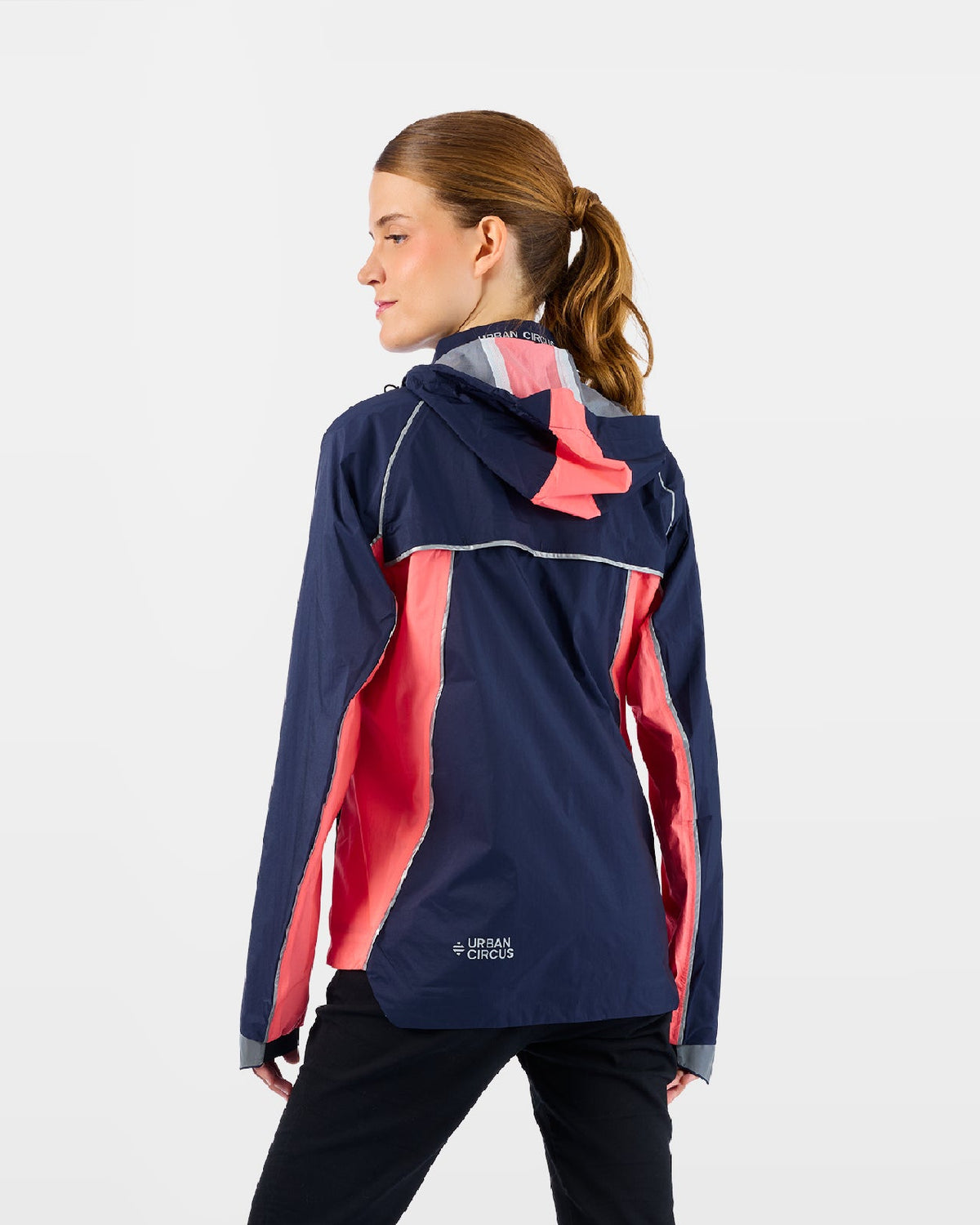 veste ultra légère respirante coupe vent sport corail marine femme de dos