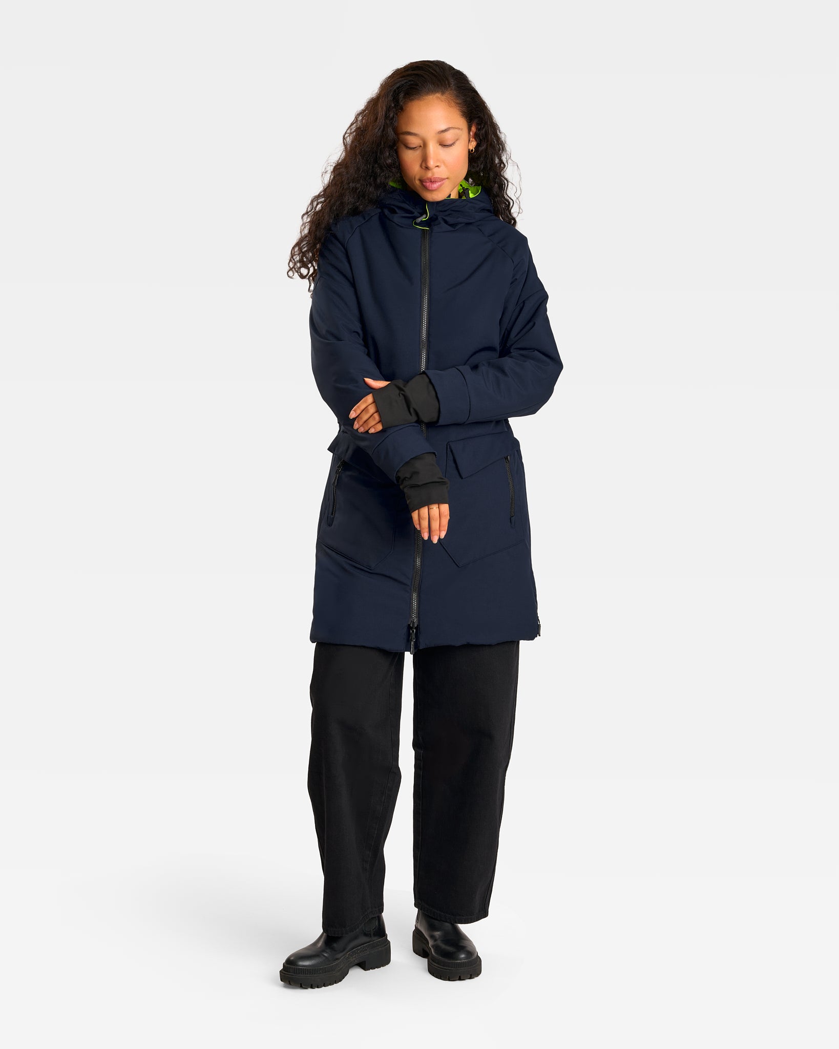 Parka chaude longue et rembourrée bleue marine réversible sur femme
