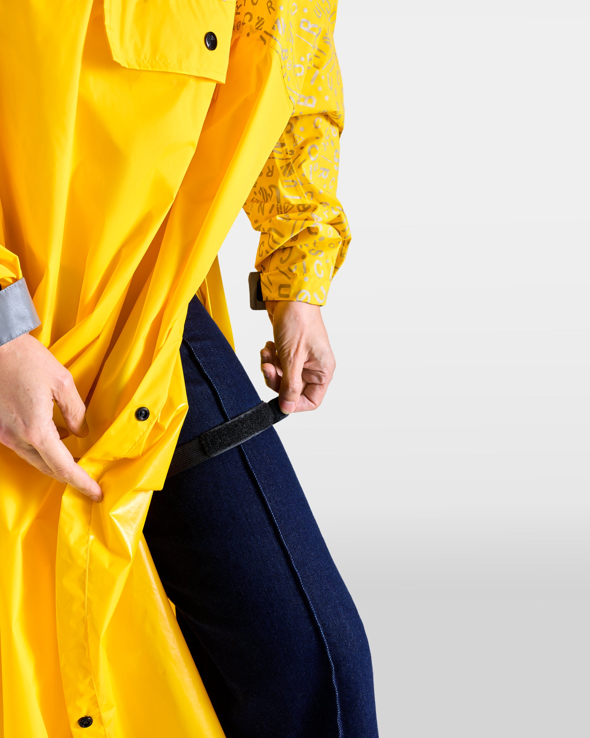 ROMEA REFLECTIVE RAIN PONCHO