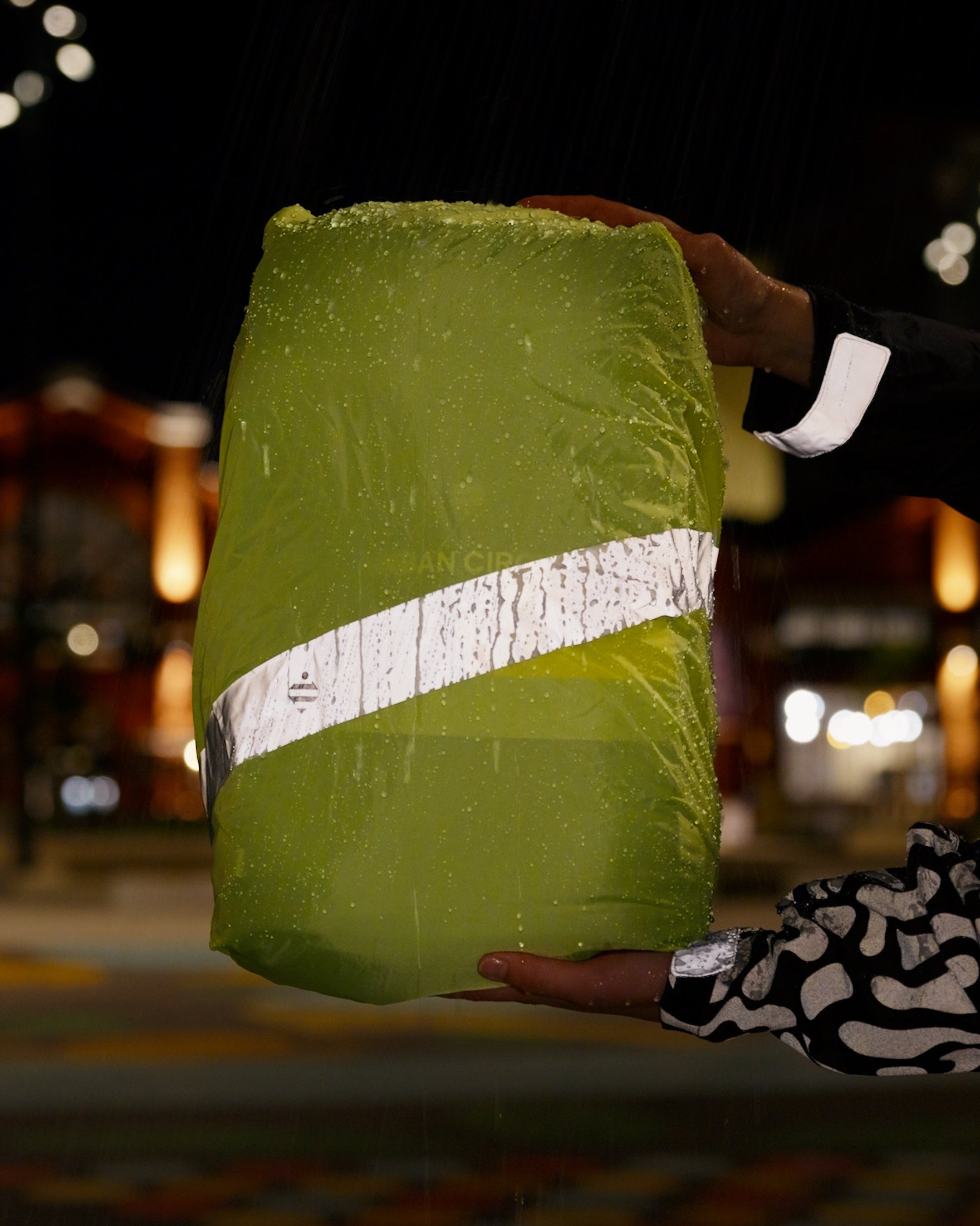 sac-à-dos sacoche vélotaf couvre sac imperméable jaune fluo réfléchissant