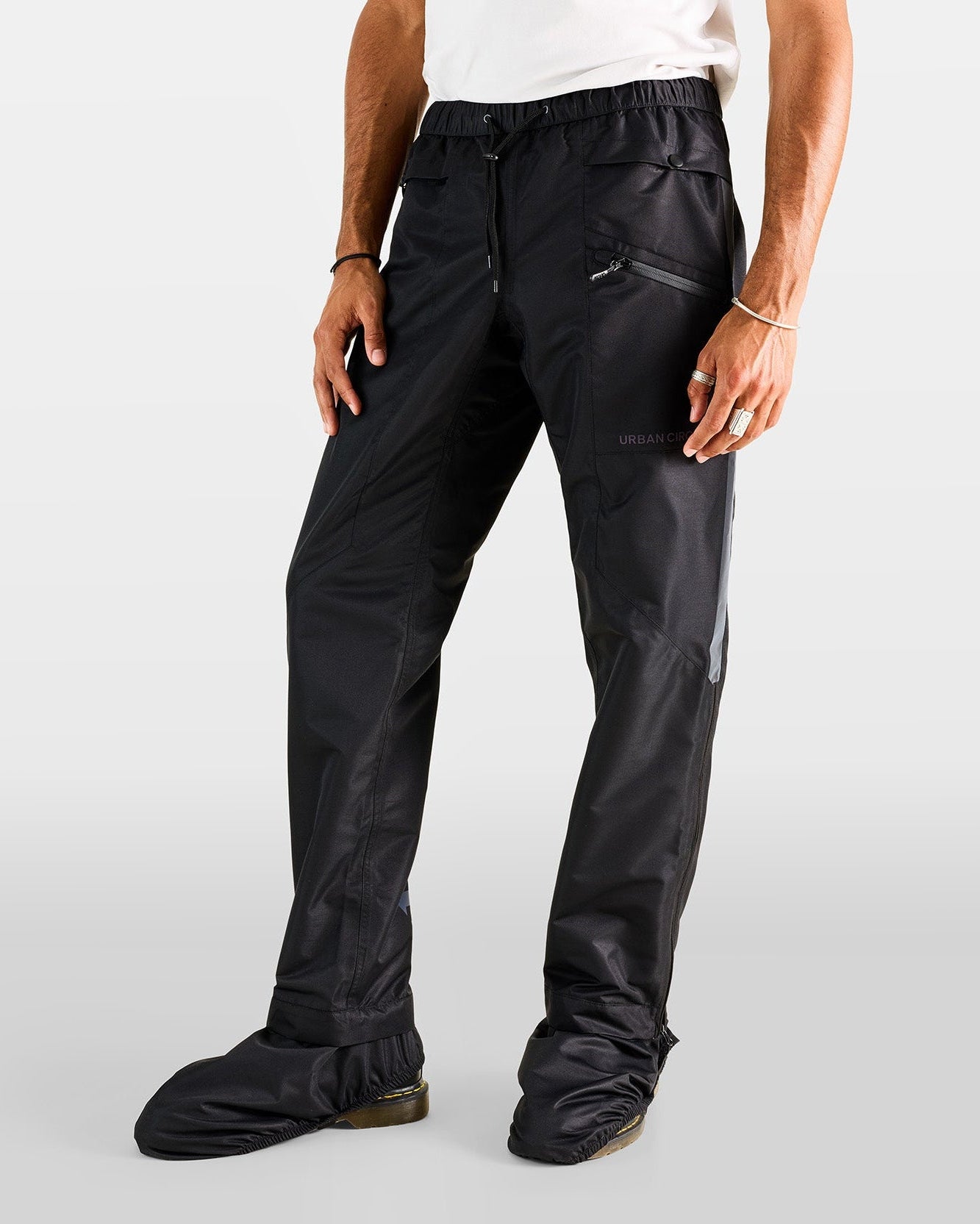 surpantalon de pluie vélo avec couvre chaussure noir et réfléchissant irisé