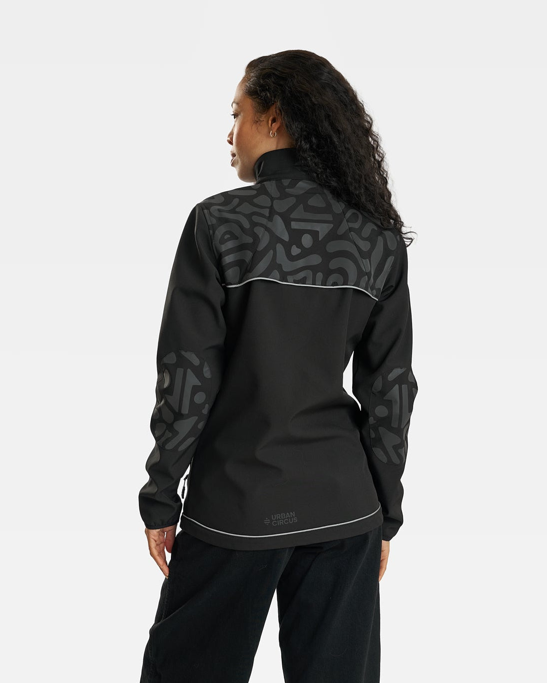 veste softshell polaire déperlante vélo noire motifs réfléchissants femme dos